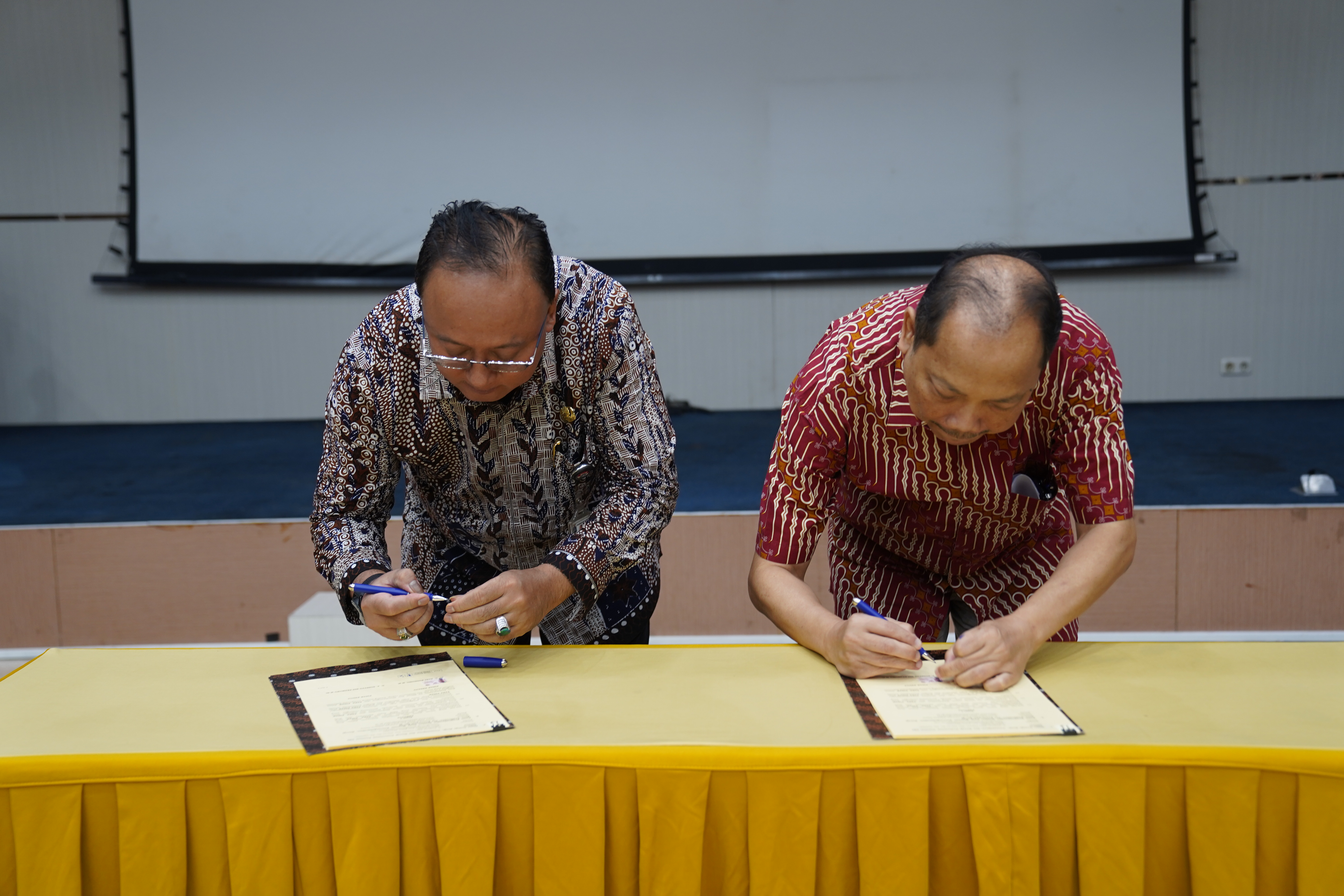 Penandatangan Kesepakatan Kerjasama PPSDM KEBTKE Dengan Disnakertrans dan Energi Pemprov DKI Jakarta